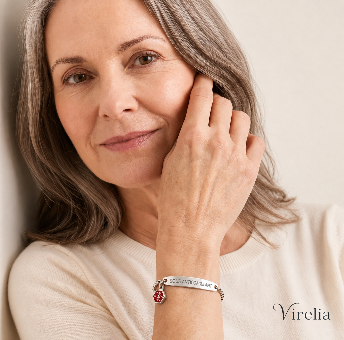 Le Bracelet Virelia porté au poignet — un bijou du quotidien